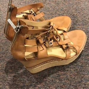Donald J Pliner wedges